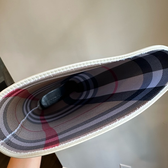 Burberry Equestrian Knight Rainboot in Trench. Euro 38 UK 5 - Picture 8 of 14